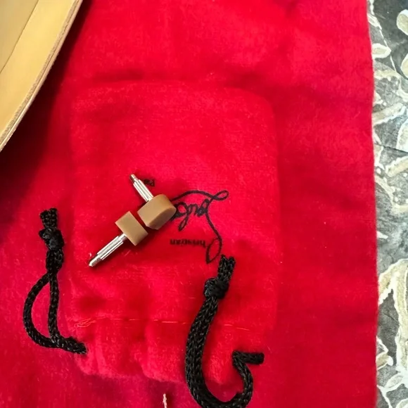 Christian Louboutin Nude Patent Leather Pumps Pigalle 85 - Picture 11 of 11